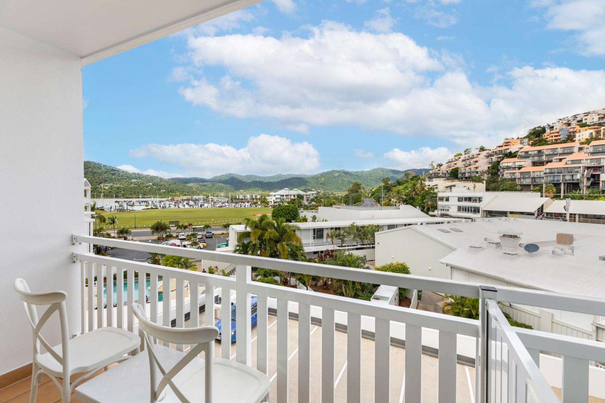Airlie Beach Hotel Экстерьер фото