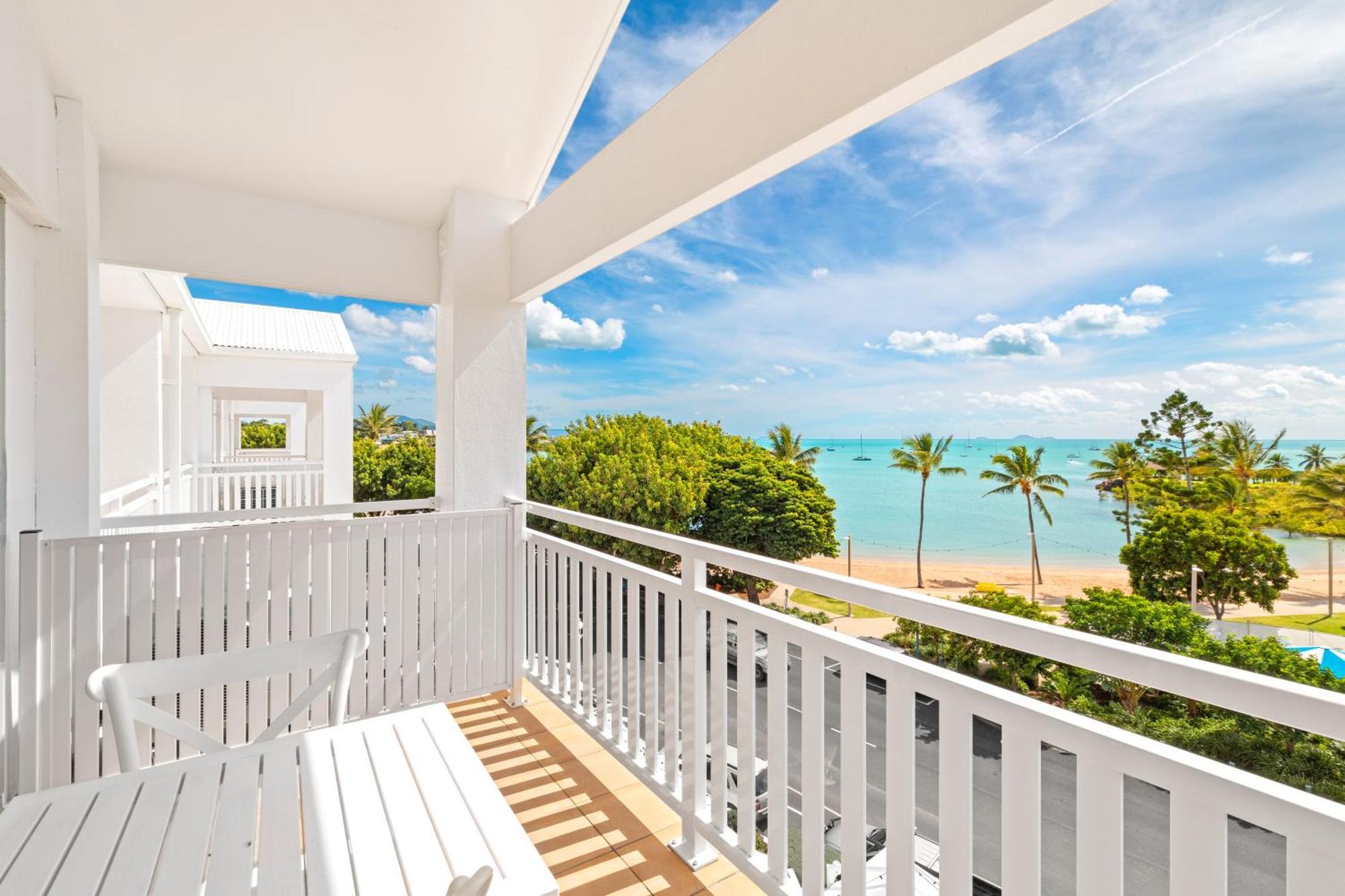 Airlie Beach Hotel Экстерьер фото