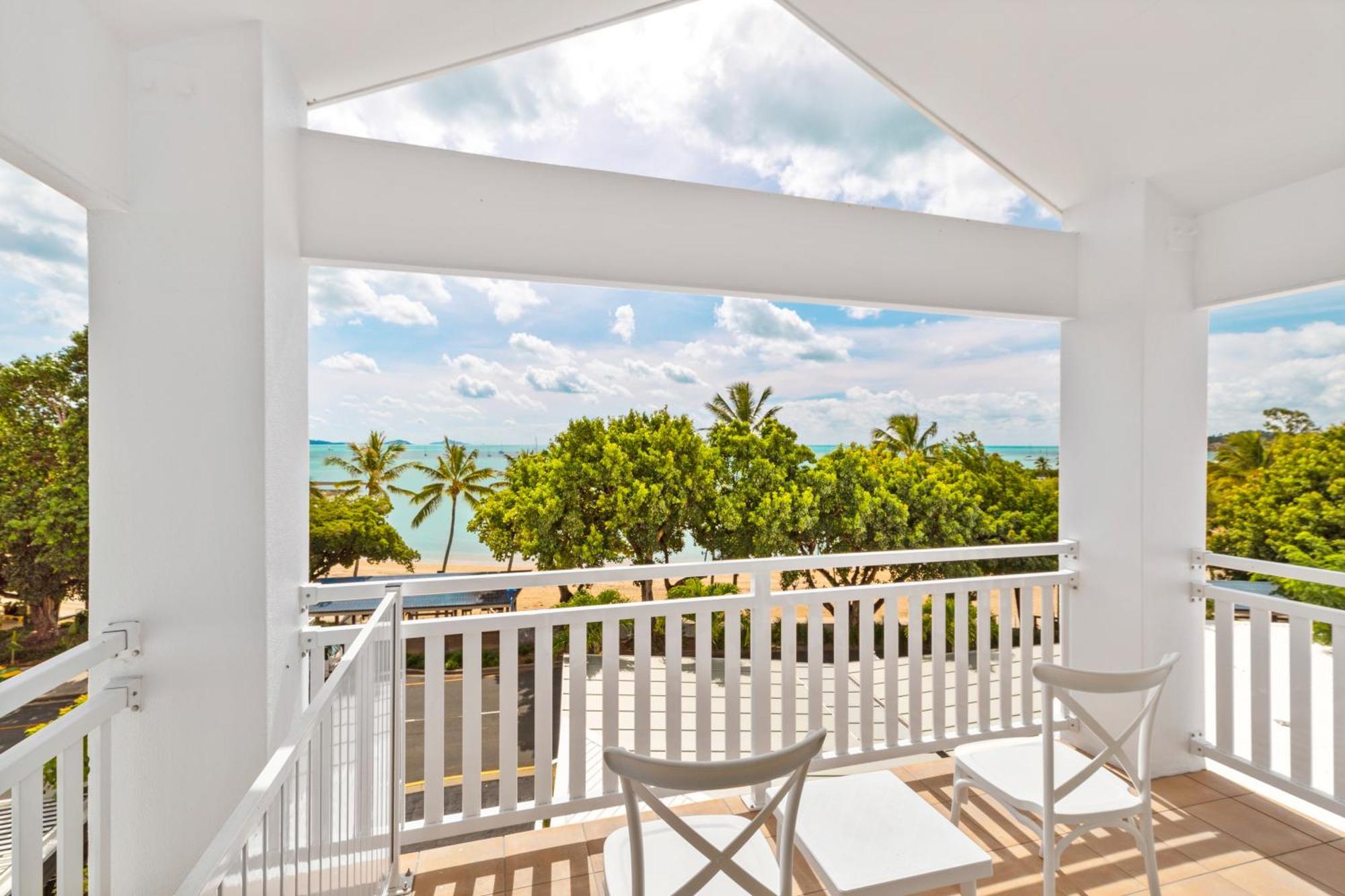 Airlie Beach Hotel Экстерьер фото